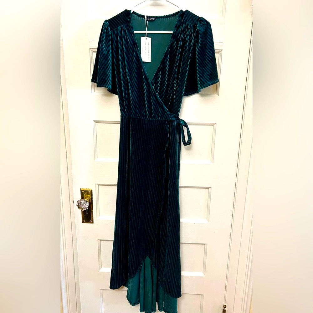 Elegant Green Velvet Wrap Dress